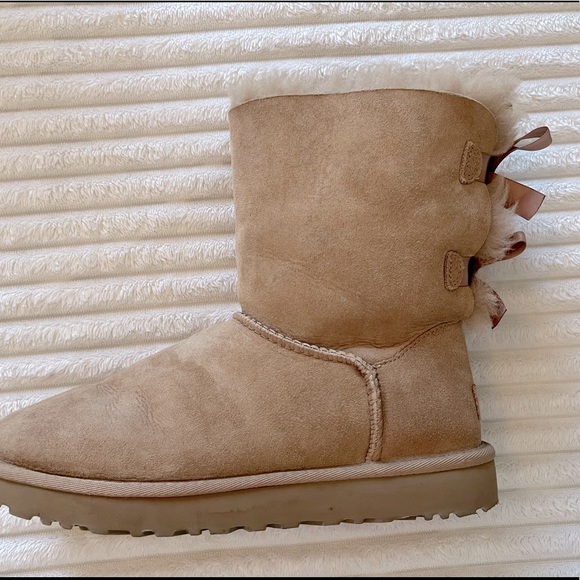 Ugh Bailey Bow Boots - Picture 1 of 4